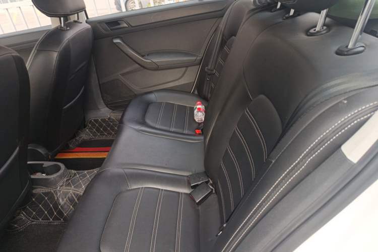 Used Volkswagen Santana 2016 1.6L Automatic Fashion Edition Interior 4