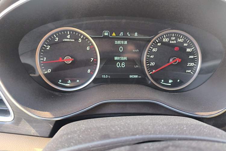 Used Baojun 730 2017 1.5T Manual Prestige Version 7 Seats Odometer Close Up