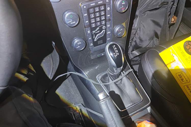 Used Volvo V40 2018 T3 Zhiyi Edition
