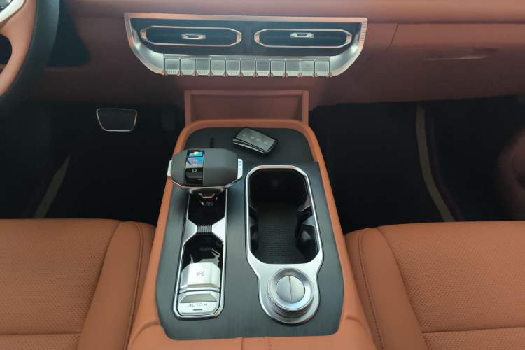 Used Dongfeng Zhengzhou Nissan Z9 GE PHEV 2025 135KM All-Wheel Drive Deluxe Edition
