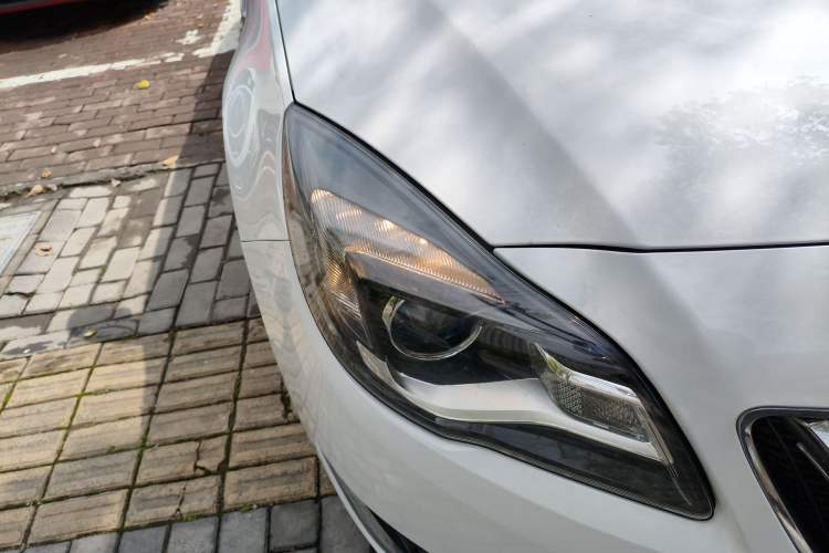 Used Buick Regal 2015 2.0L Leading Fashion Edition Right Front Headlight