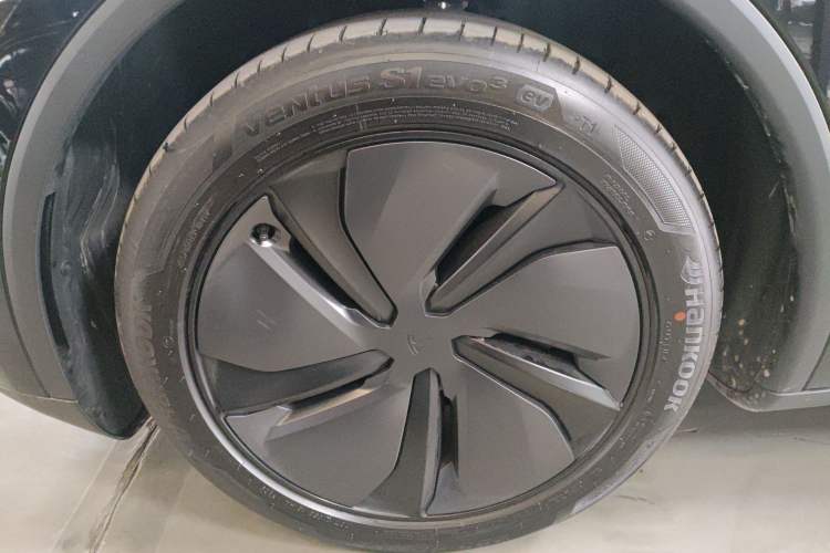 Used Tesla Model Y 2025 Updated Version Long-Range All-Wheel Drive