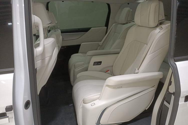 Used Buick GL8 New Energy 2024 Lu Zun Deluxe Edition 7-Seater Left Rear Seat