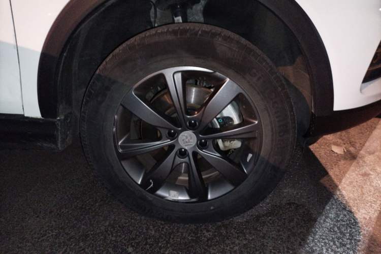 Used BYD Yuan New Energy 2019 EV360 Smart Connect Elite Model Right Front Wheel Hub