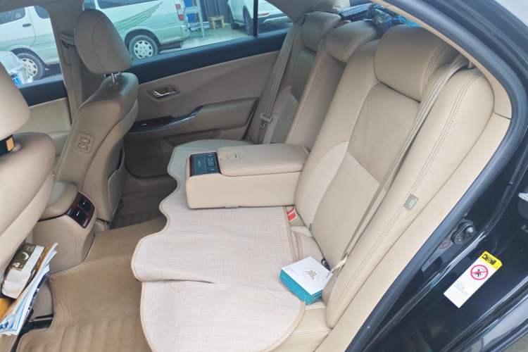 Used Toyota Crown 2012 2.5L Royal Leather Edition