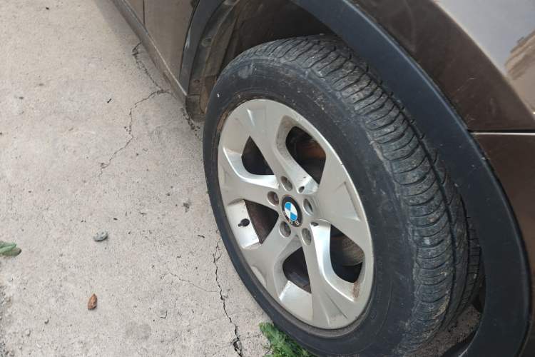 Used BMW X1 2013 sDrive18i Leading Model Right Front Wheel Hub