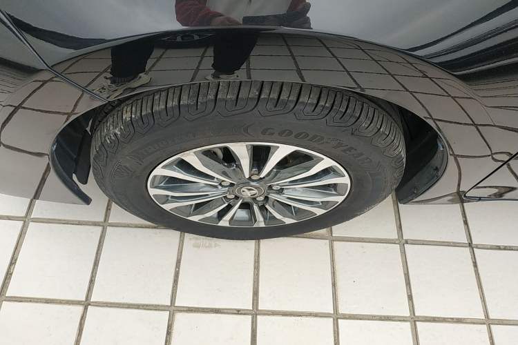 Used Toyota Corolla 2017 Revised Version 1.2T S-CVT GL Exterior 4