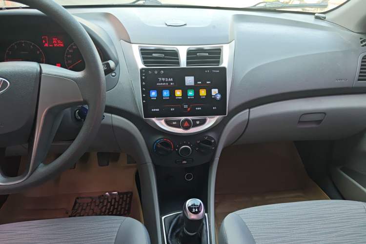 Used Hyundai Verna (older generation) 2014 1.4L Manual Smart GLS Trim Audio And AC Panel