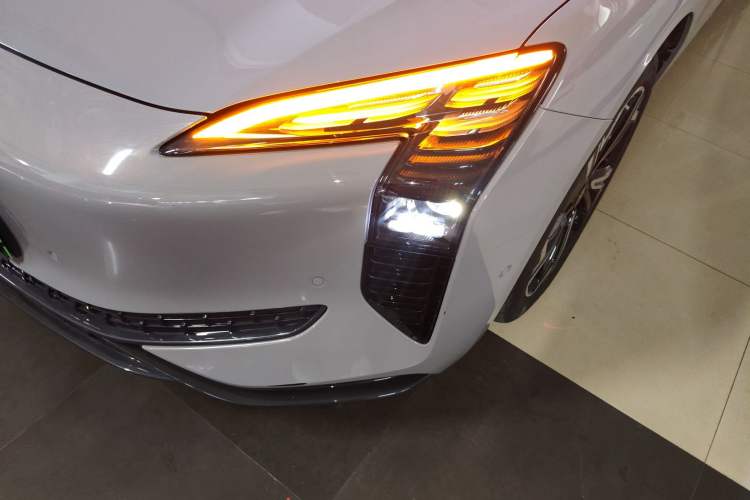 Used Hongqi EH7 2024 760 Pro+ Four-Wheel Drive Version Left Front Headlight