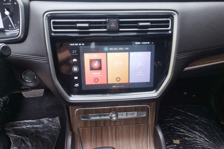 Used Roewe RX8 2019 30T Smart Connectivity Two-Wheel Drive Supreme Flagship Edition
