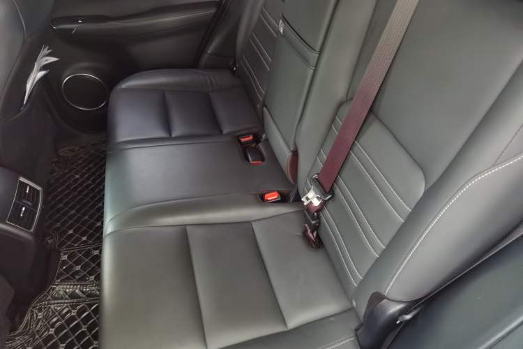 Used Lexus NX 2018 300h Front-Wheel-Drive FENGSHANG Version China V Emission Standard
