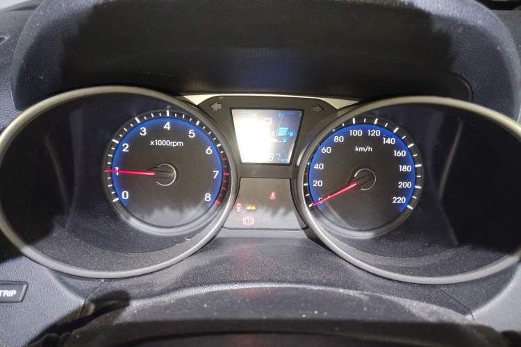 Used Hyundai ix35 2013 2.0L Automatic Two-Wheel Drive Smart GLS China IV Standard Instrument Cluster