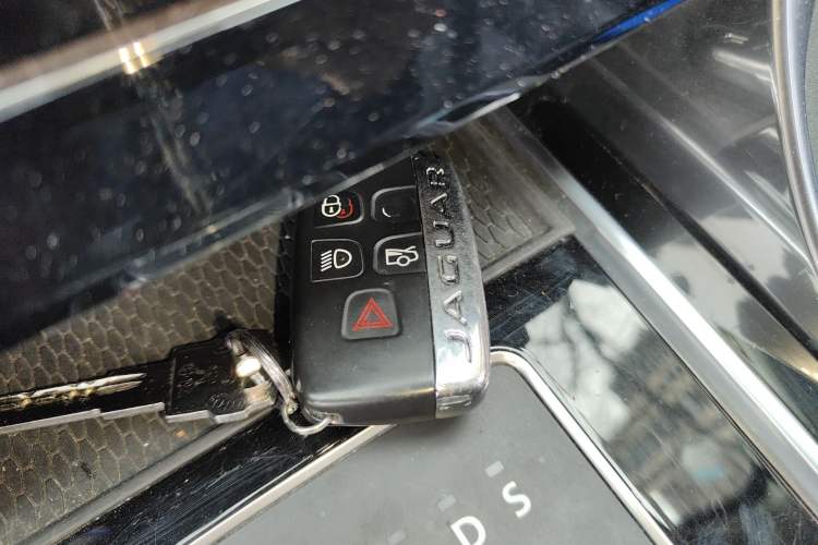 Used Jaguar XF 2016 XF 2.0T Two-Wheel-Drive Luxury Edition