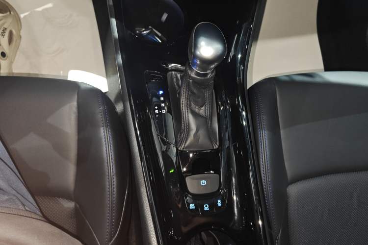 Used Toyota C-HR 2021 Dual-Motor 2.0L E-CVT Luxury Edition Gear Lever