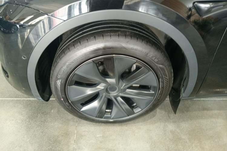 Used Tesla Model Y 2023 Rear-Wheel-Drive Version Left Front Wheel Hub