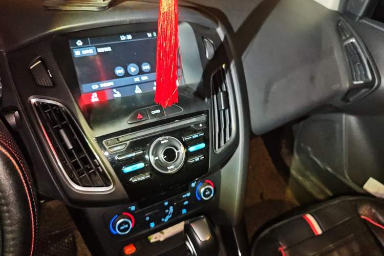 Used Ford Focus 2017 Sedan 1.6L Automatic Fashion Edition Smart Drive Version Audio And AC Panel