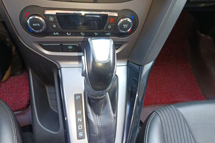 Used Ford Focus 2012 Sedan 1.6L Automatic Fashion Edition
