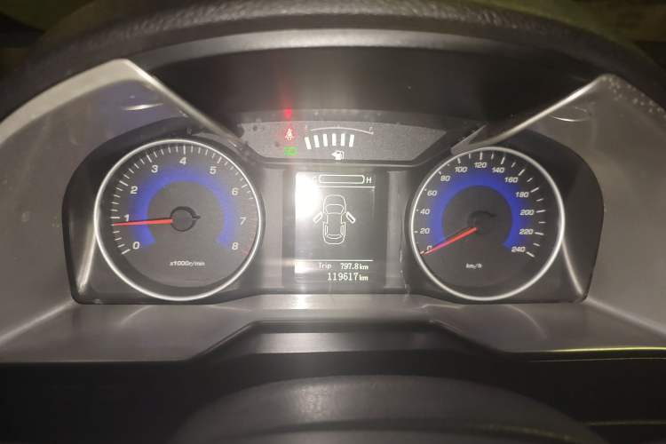 Used Geely Auto Emgrand 2014 Sedan 1.3T Manual Elite Model
