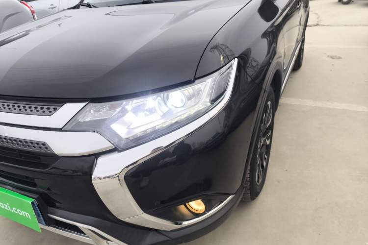 Used Mitsubishi Outlander 2020 2.0L Two-Wheel Drive Comfort Edition 7-Seater
