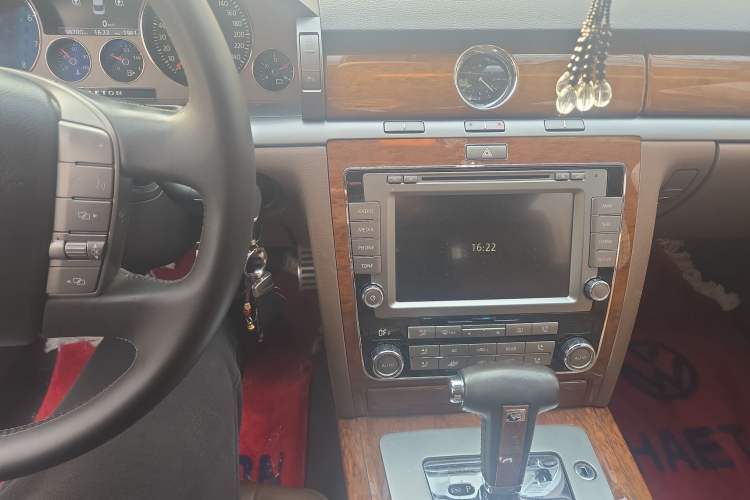 Used Volkswagen Phaeton 2012 3.0L Business Edition Audio And AC Panel