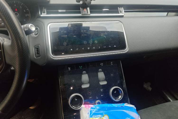 Used Land Rover Range Velar 2019 250 PS Audio And AC Panel