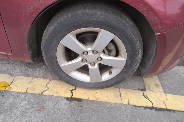 Used Chevrolet Cruze 2013 1.6L SE MT Right Front Wheel Hub