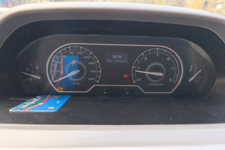 Used SAIC MAXUS Xintu V80 2019 2.5T Classic Model 6-Speed Manual – Aoyuntong Short Wheelbase Ultra-Low Roof 5/6 Seats