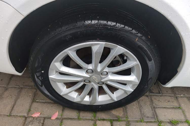 Used Geely Auto Vision 2020 Revised Version 1.5L CVT Asian Games Edition Right Rear Wheel Hub