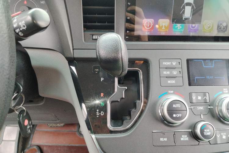 Used Toyota SIENNA  Gear Lever