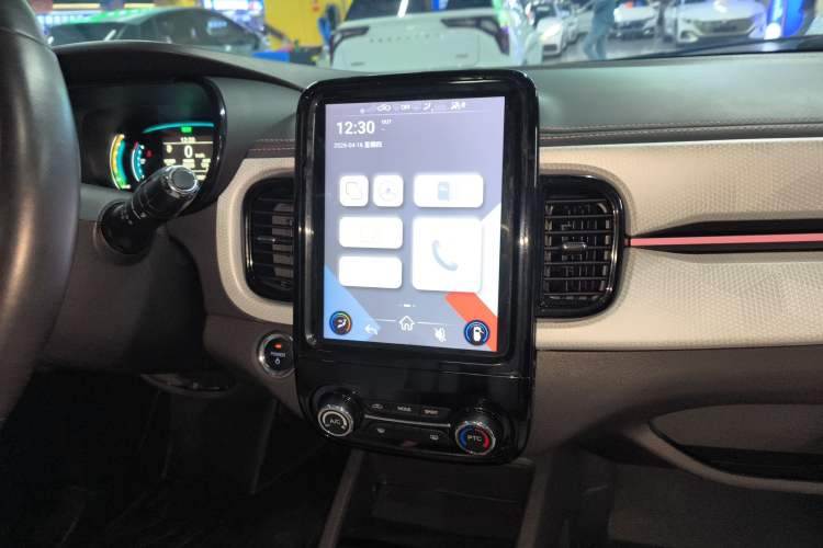 Used Chery QQ Little Ant 2022 Revised Version Sweet Pink Edition Half-Sugar Version Lithium Iron Phosphate 30.7 kWh 30 kW 301 km Audio And AC Panel