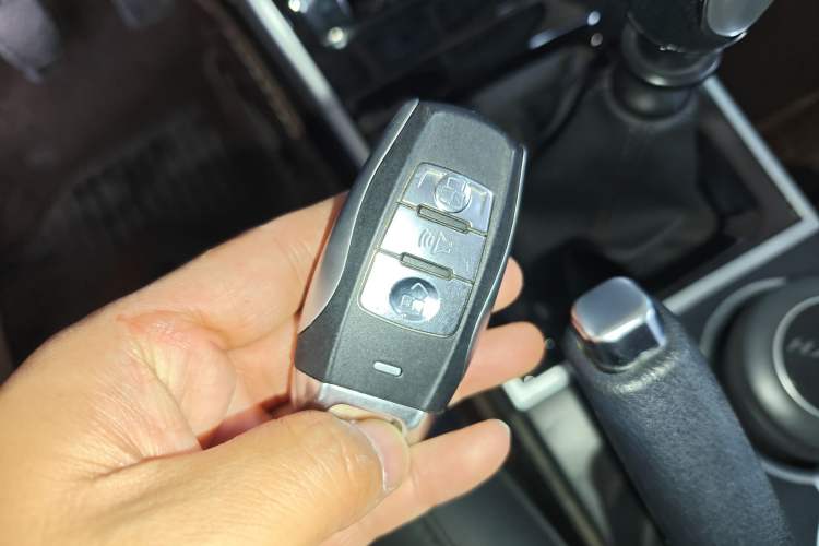 Used Haval H2 2016 Red Label 1.5T Manual Two-Wheel Drive Elite Model Interior 1