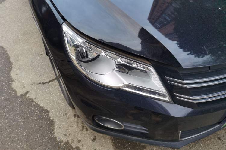 Used Volkswagen Tiguan 2012 2.0 TSI Automatic All-Wheel Drive Elite Edition Right Front Headlight
