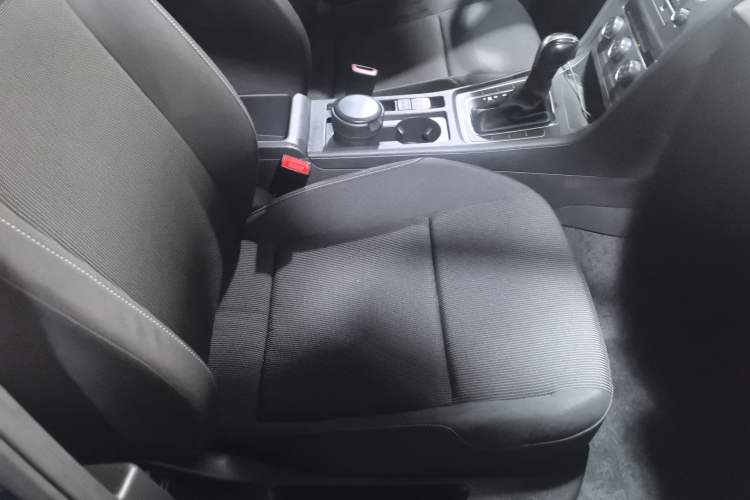 Used Volkswagen Golf 2015 1.6L Automatic Fashion Model