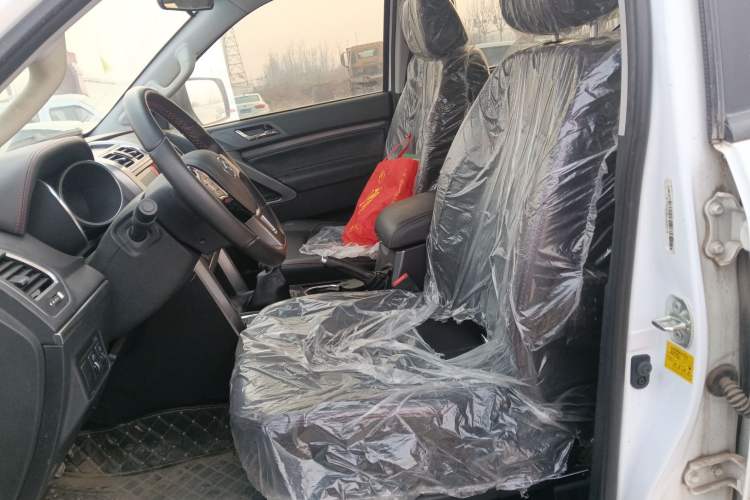 Used Huanghai N3 2019 2.4T Manual Two-Wheel Drive Sport Version China VI Standard 4K22D4T
