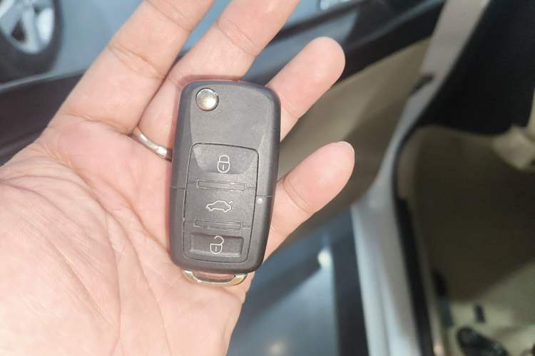 Used Toyota YARiS L Zhi Xuan 2015 1.5E Automatic Charm Edition