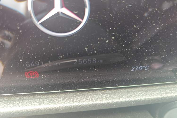 Used Mercedes-Benz GLB AMG 2024 AMG GLB 35 4MATIC Odometer Close Up