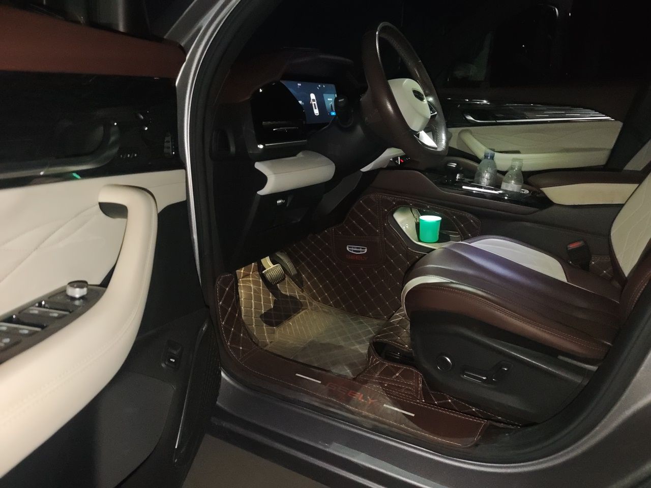 Geely Auto Monjaro L 2021 2.0TD DCT EVO Two-Wheel Drive Smart Luxury Version — снимка 16