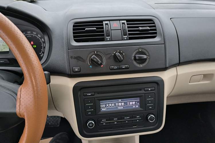 Used Skoda Fabia 2014 1.4L Automatic Crystal Edition
