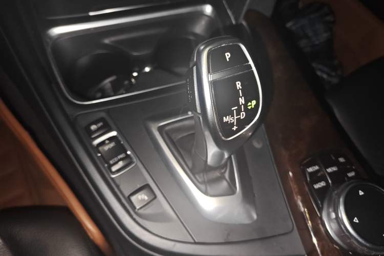 Used BMW 3 Series 2014 320Li Luxury Design Package
