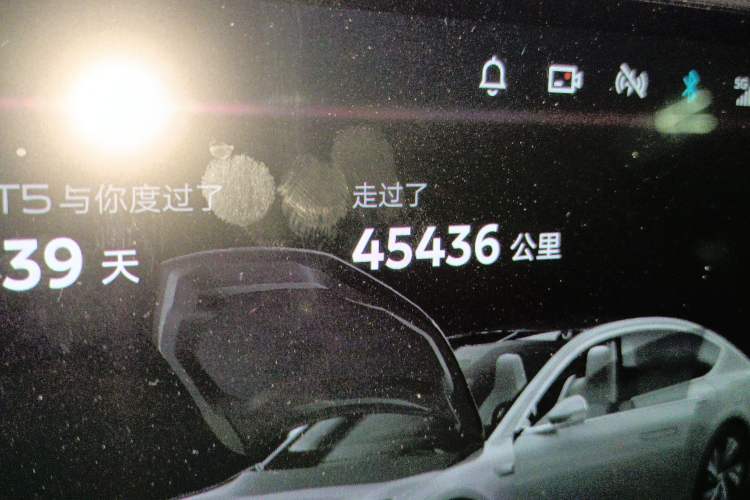 Used Nio ET5 2022 75 kWh Odometer Close Up