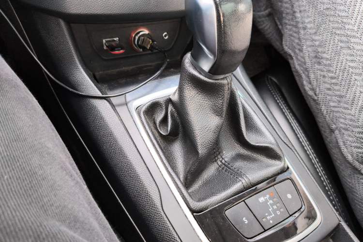 Used Peugeot 308S 2015 1.2T Automatic Jingchi Edition Gear Lever