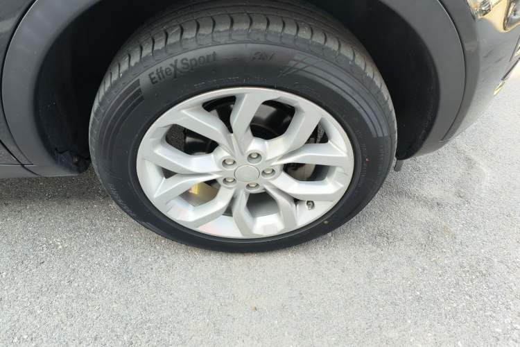 Used Land Rover Discovery Sport 2015 2.0T SE Right Front Wheel Hub