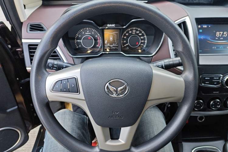 Used HYOSOW H3 2015 1.5L manual Comfort trim level
