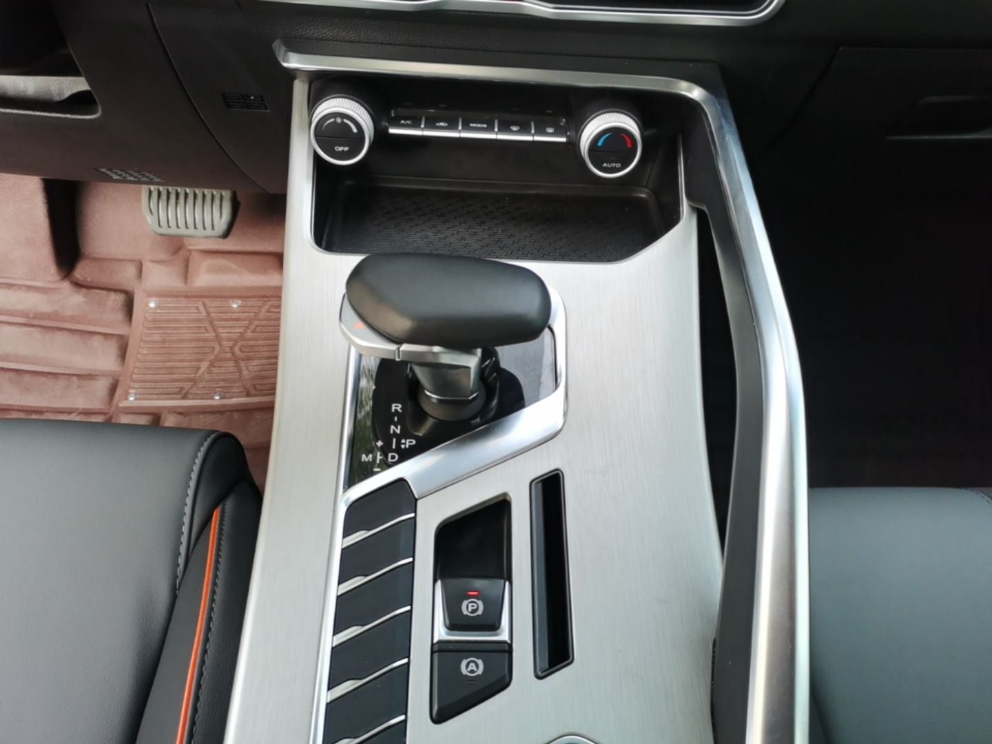 Geely Auto Coolray 2024 1.5T DCT Longteng Edition — снимка 16