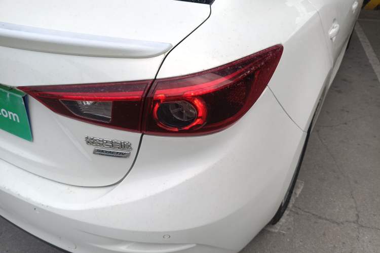 Used Mazda 3 Axela 2017 Sedan 1.5L Automatic Luxury Model Emission Standard China V Right Rear Taillight