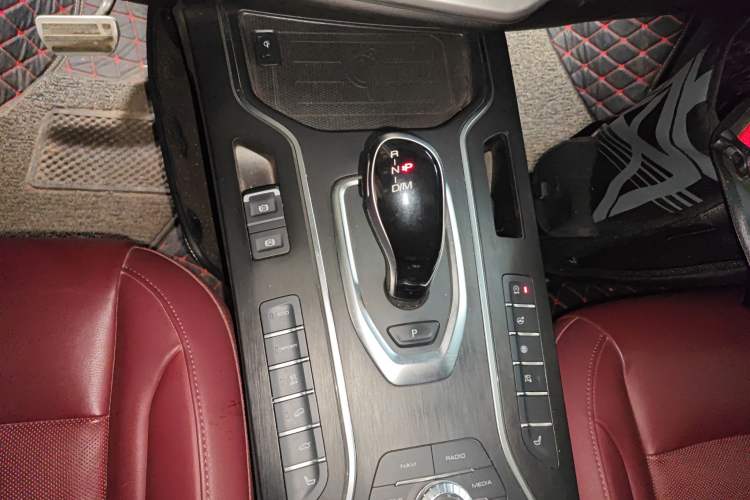 Used Wey VV7 2017 2.0T Ultra-Luxury Version Gear Lever