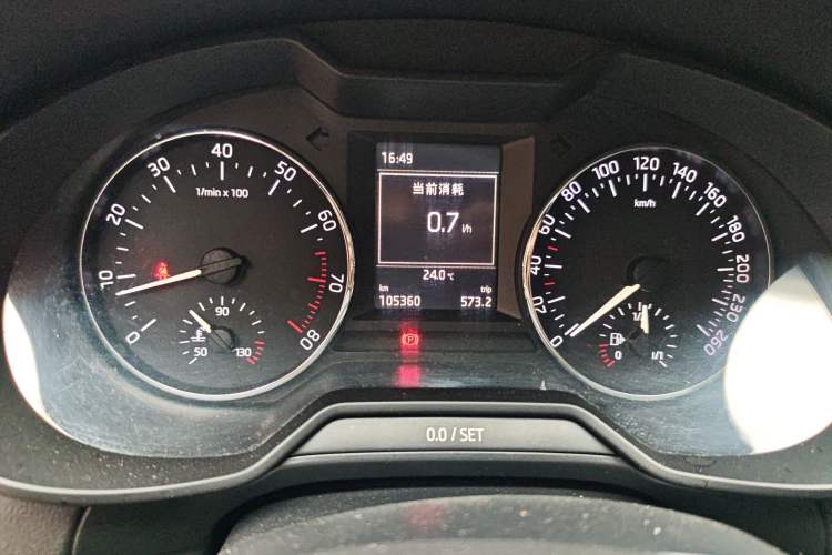 Used Skoda Octavia 2016 1.6L Manual Smart Drive Version Odometer Close Up