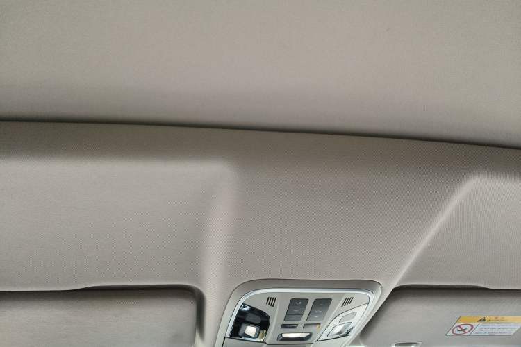 Used Wey VV5 2021 1.5T Two-Wheel Drive Color Pioneer Headliner