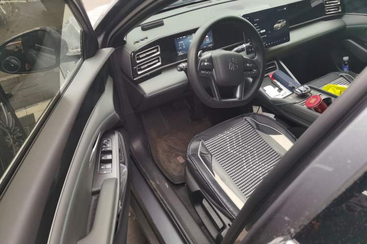 Used BYD Qin L 2025 DM-i Smart Drive 80KM Leading Model