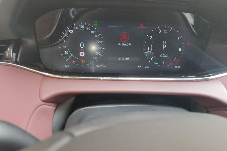 Used Land Rover Range Evoque 2021 Range Rover L 249 PS R-Dynamic SE Luxury Edition Odometer Close Up